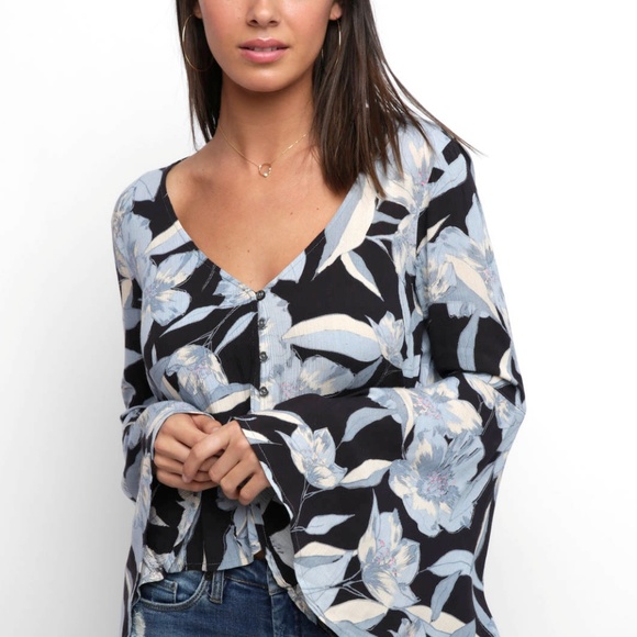 Billabong Tops - NWT Billabong Pretty Daylight Bell-Sleeve Top